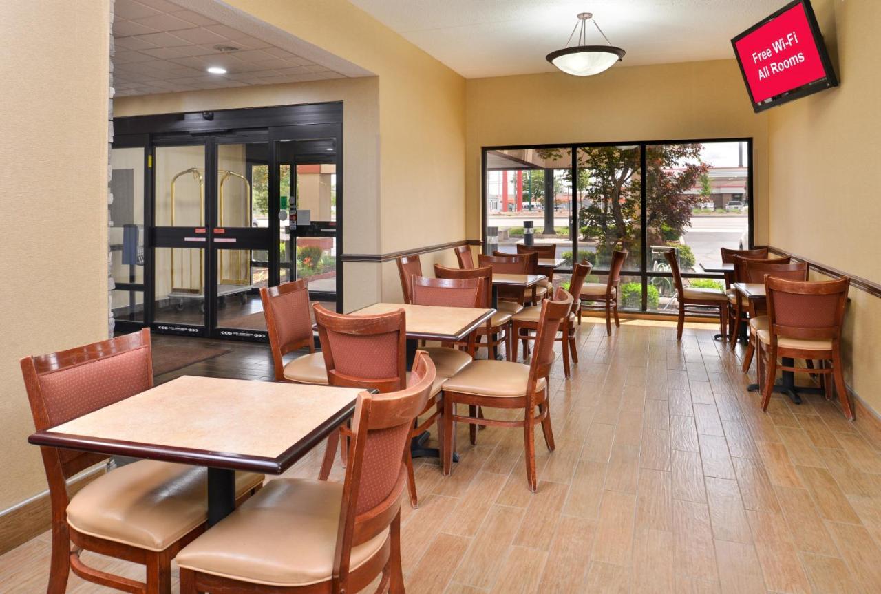 Red Roof Inn & Suites Columbus West Broad Екстериор снимка