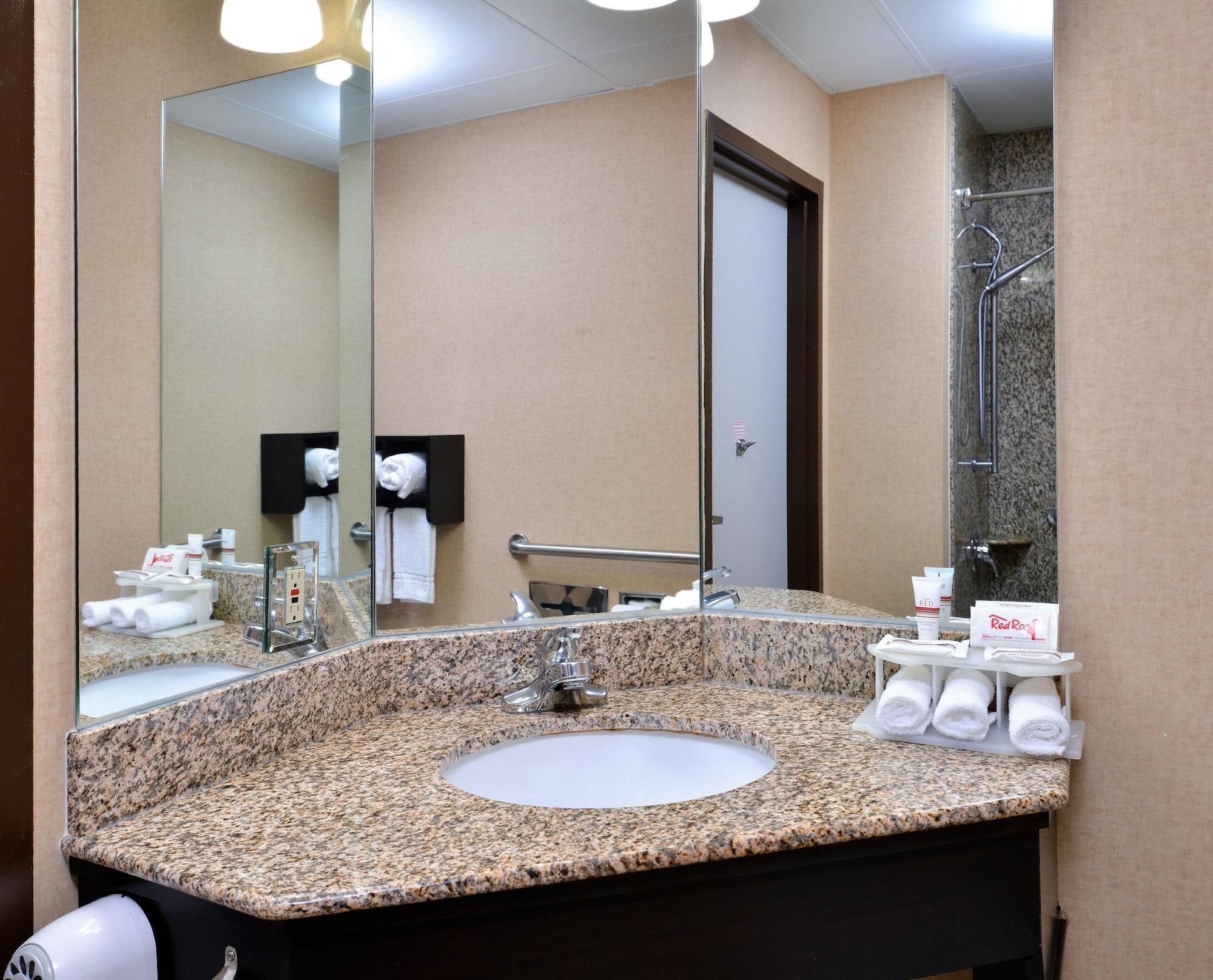 Red Roof Inn & Suites Columbus West Broad Екстериор снимка
