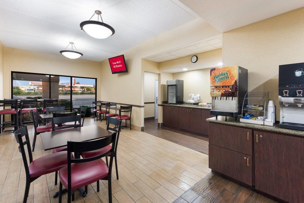Red Roof Inn & Suites Columbus West Broad Екстериор снимка