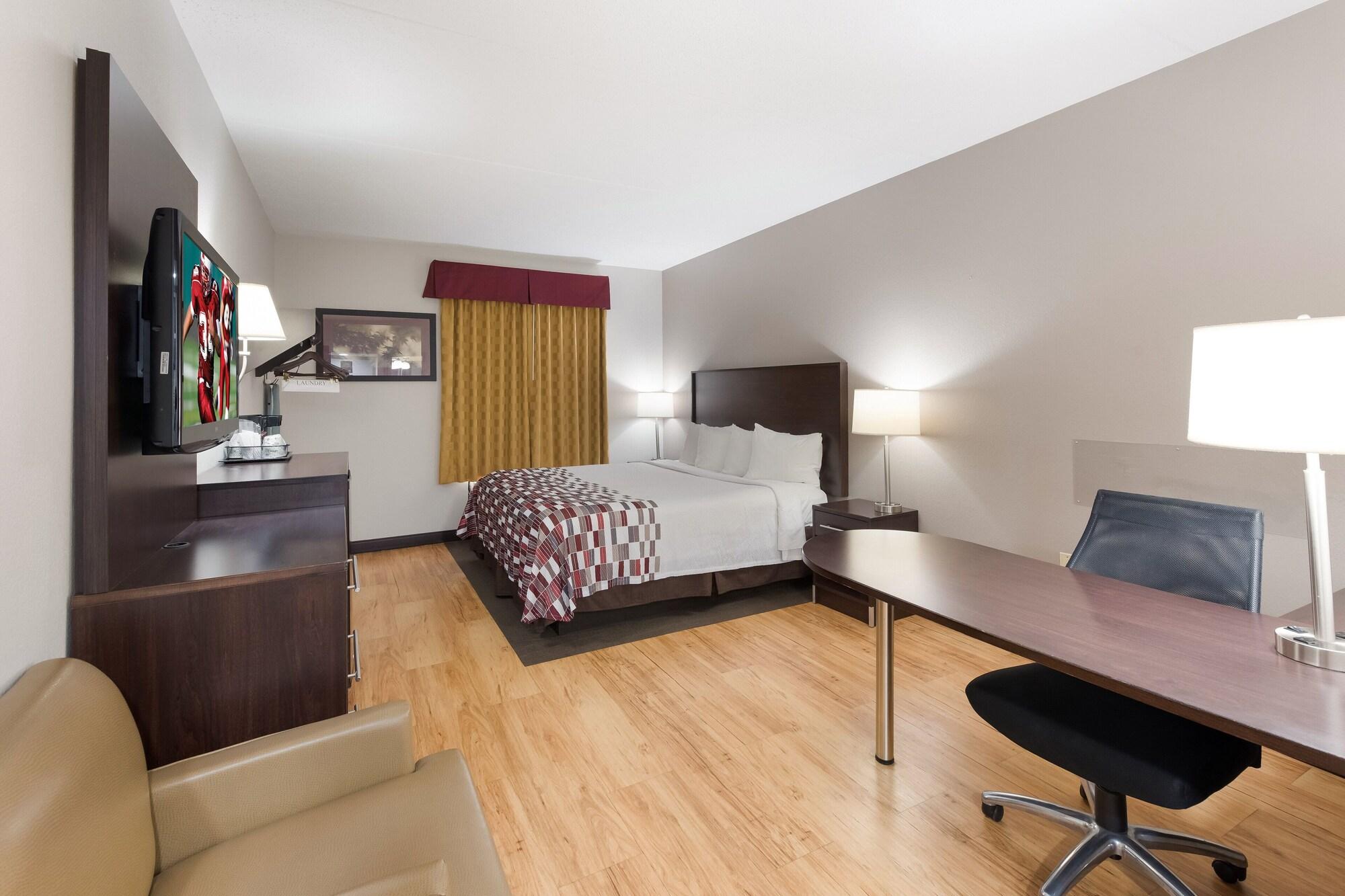 Red Roof Inn & Suites Columbus West Broad Екстериор снимка